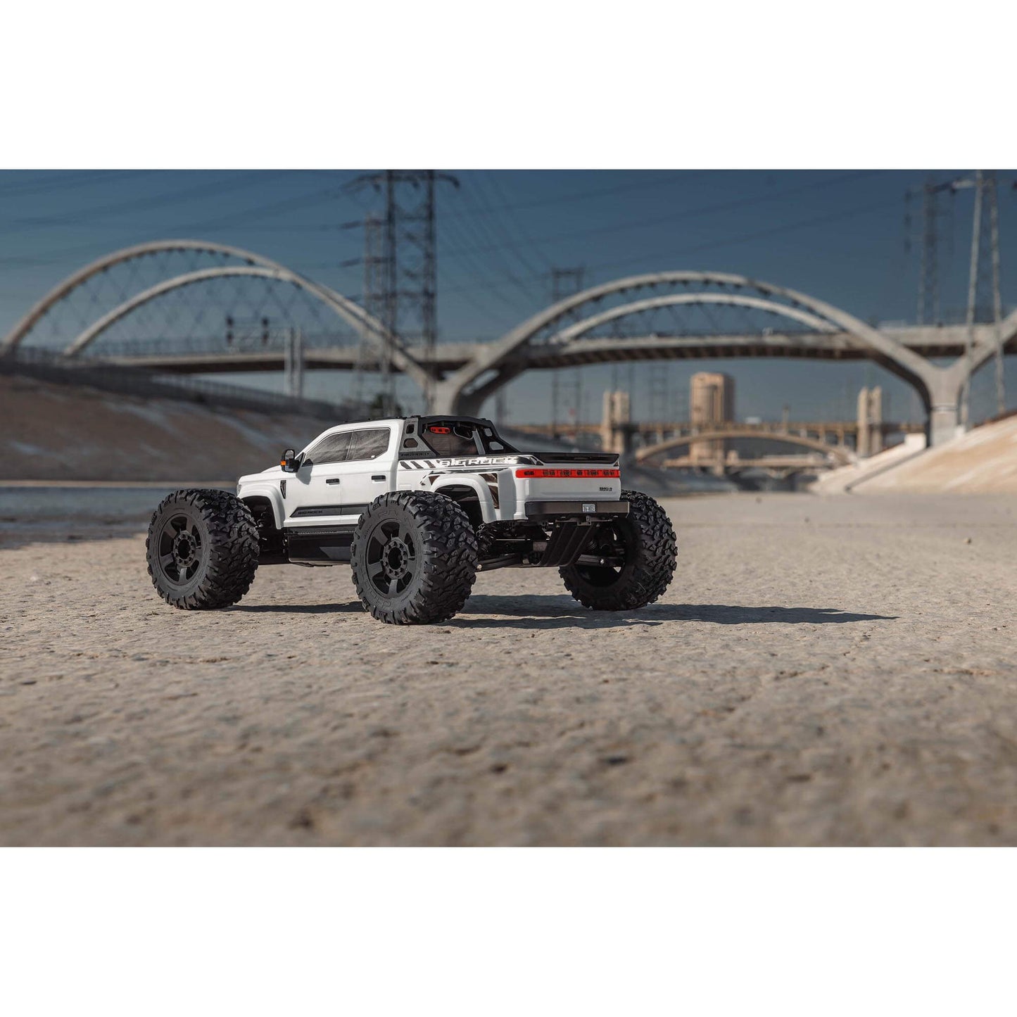 BIG ROCK 6S 4WD BLX 1/7 Monster Truck RTR  White