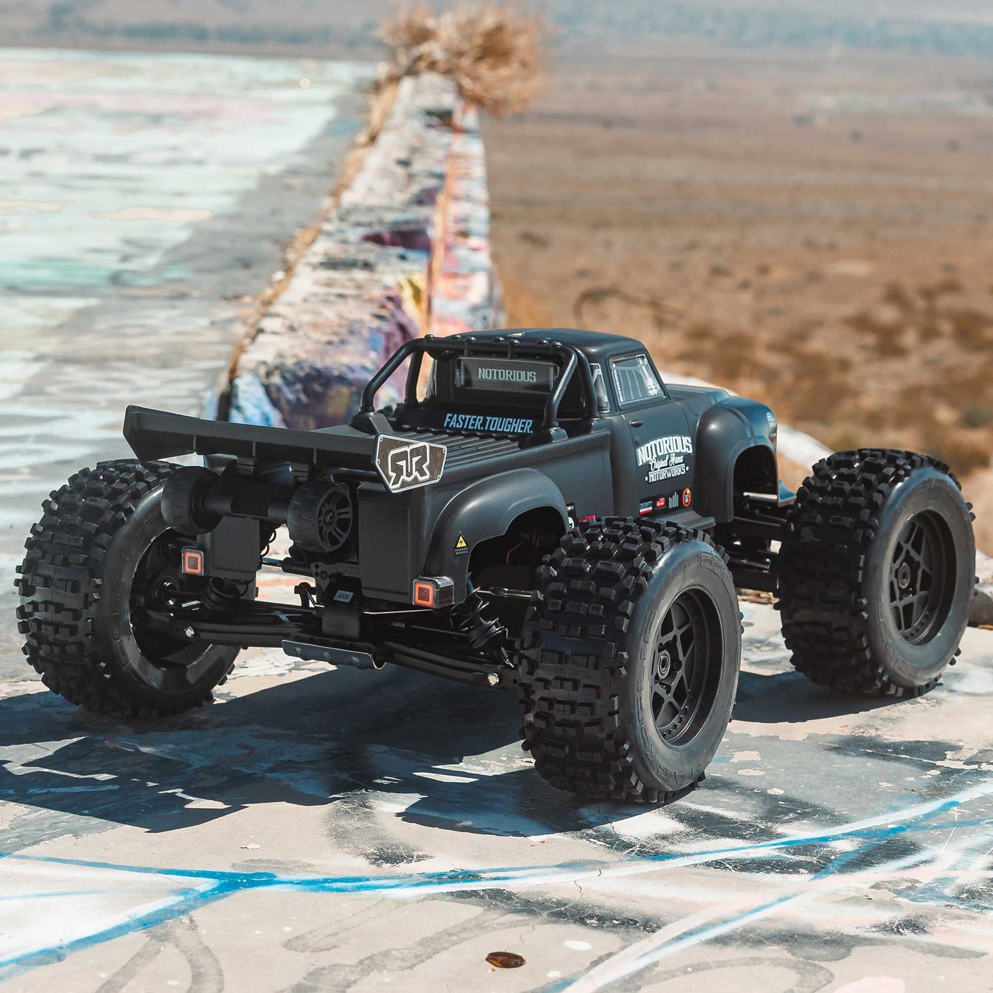 1/8 NOTORIOUS 4X4 6S BLX BRUSHLESS V6 STUNT TRUCK RTR (Black)