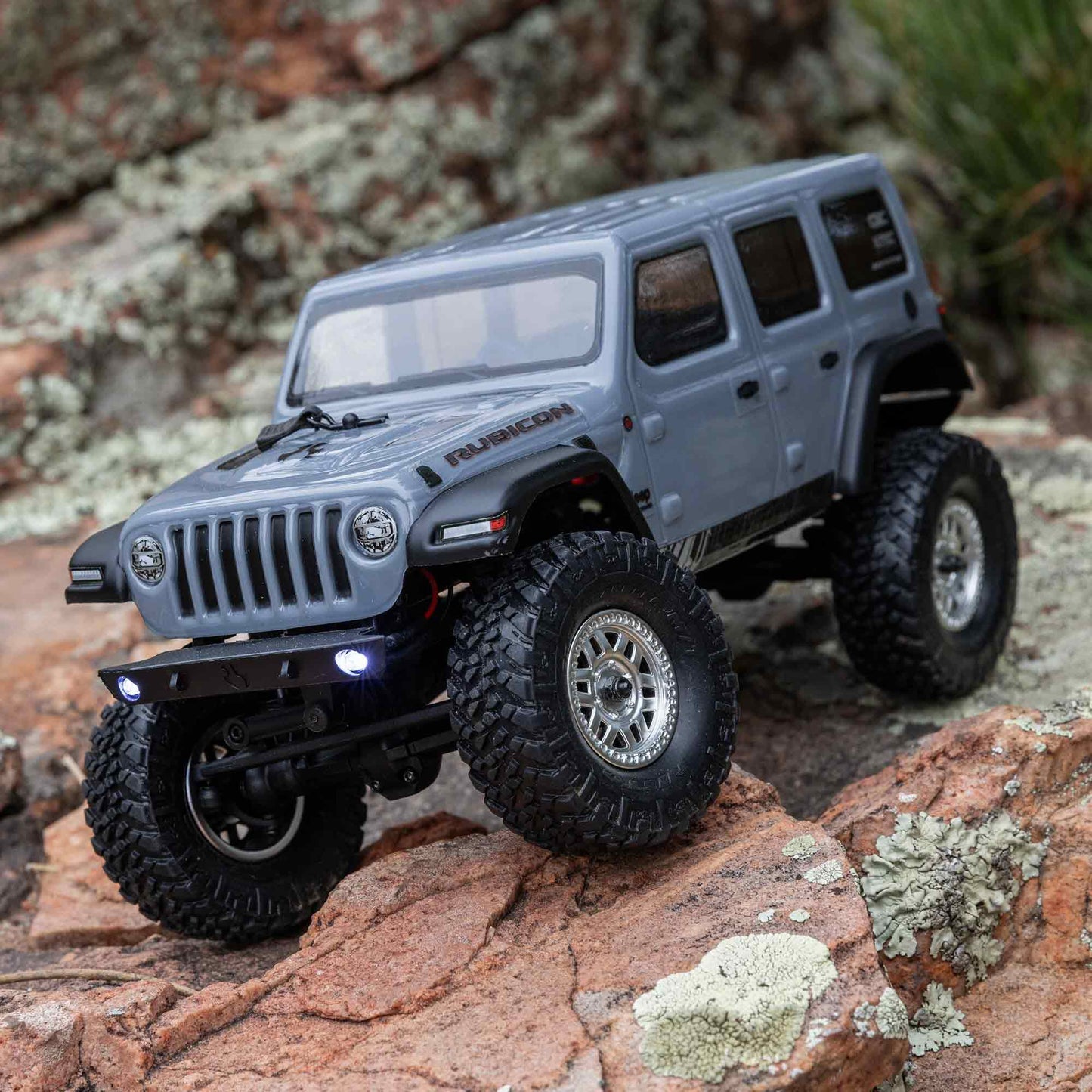 Axial 1/24 SCX24 Jeep Wrangler JLU 4X4 Rock Crawler Brushed RTR, Gray