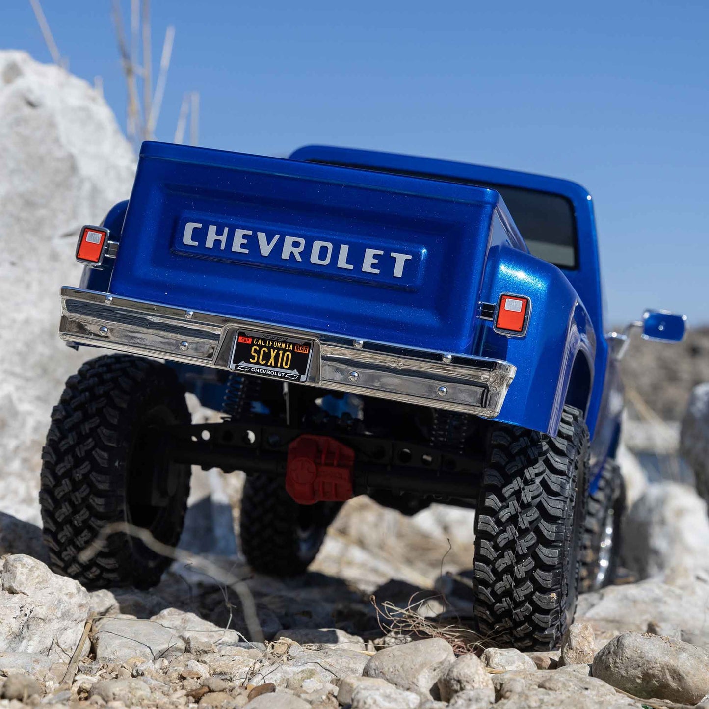 1/10 SCX10 III Base Camp 1982 Chevy K10 4X4 RTR, Blue