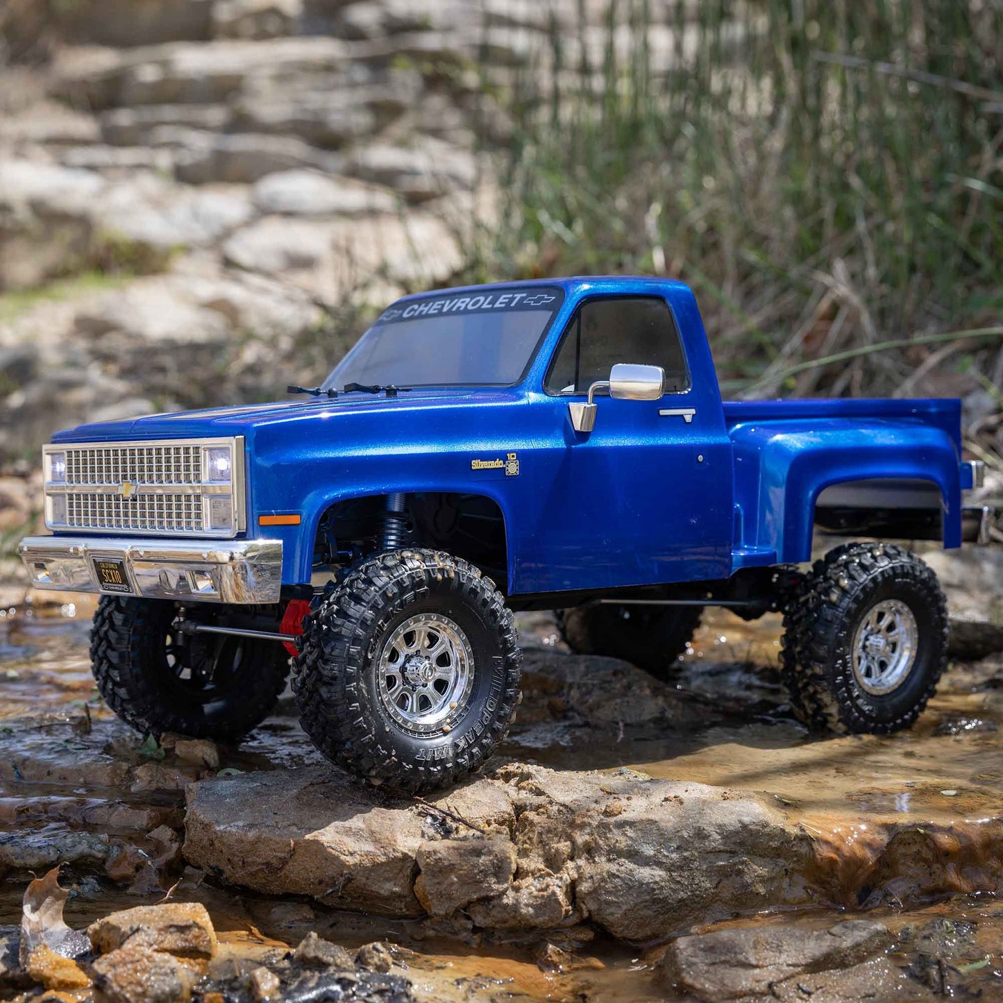 1/10 SCX10 III Base Camp 1982 Chevy K10 4X4 RTR, Blue