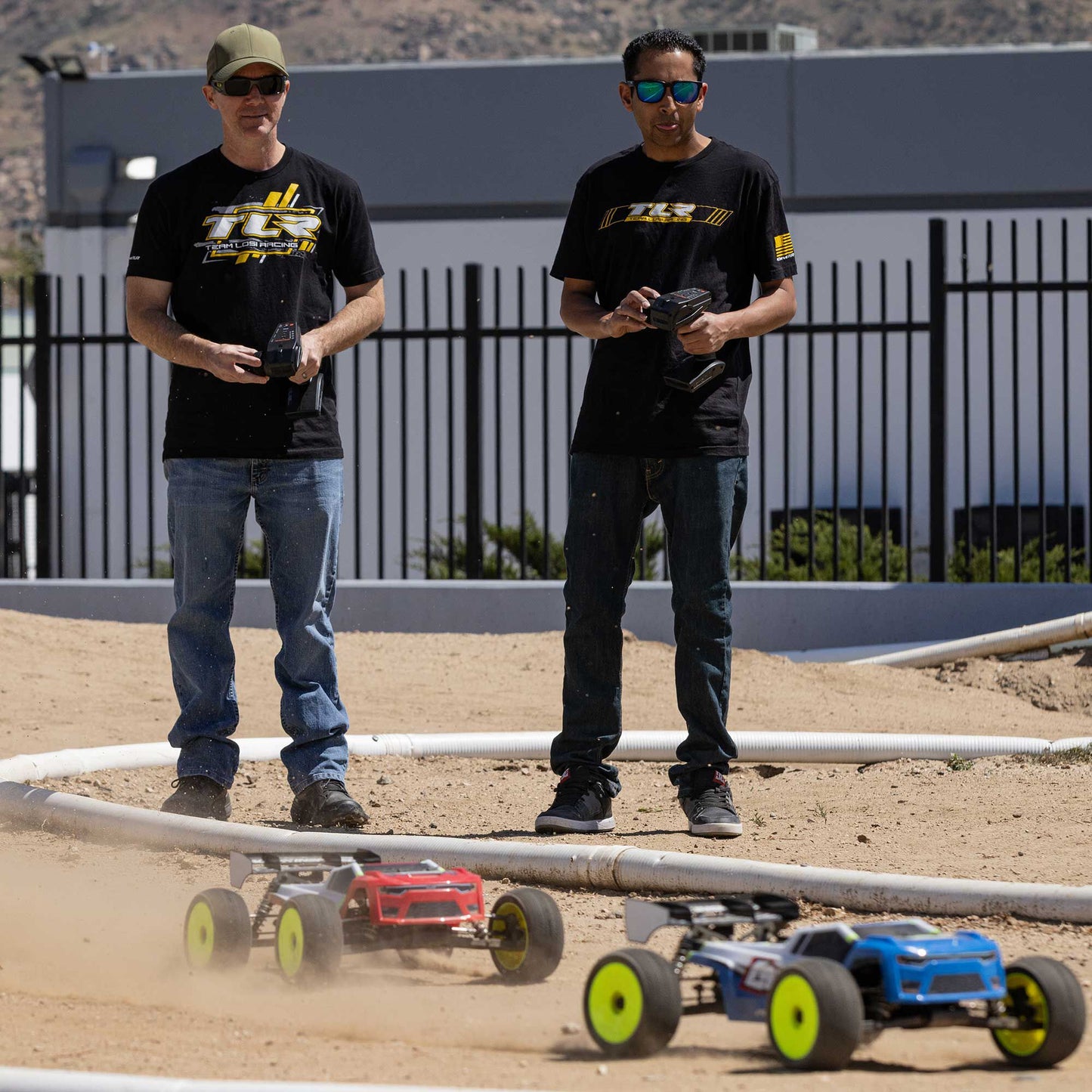 8IGHT-XTE Electric RTR: 1/8 4WD Truggy