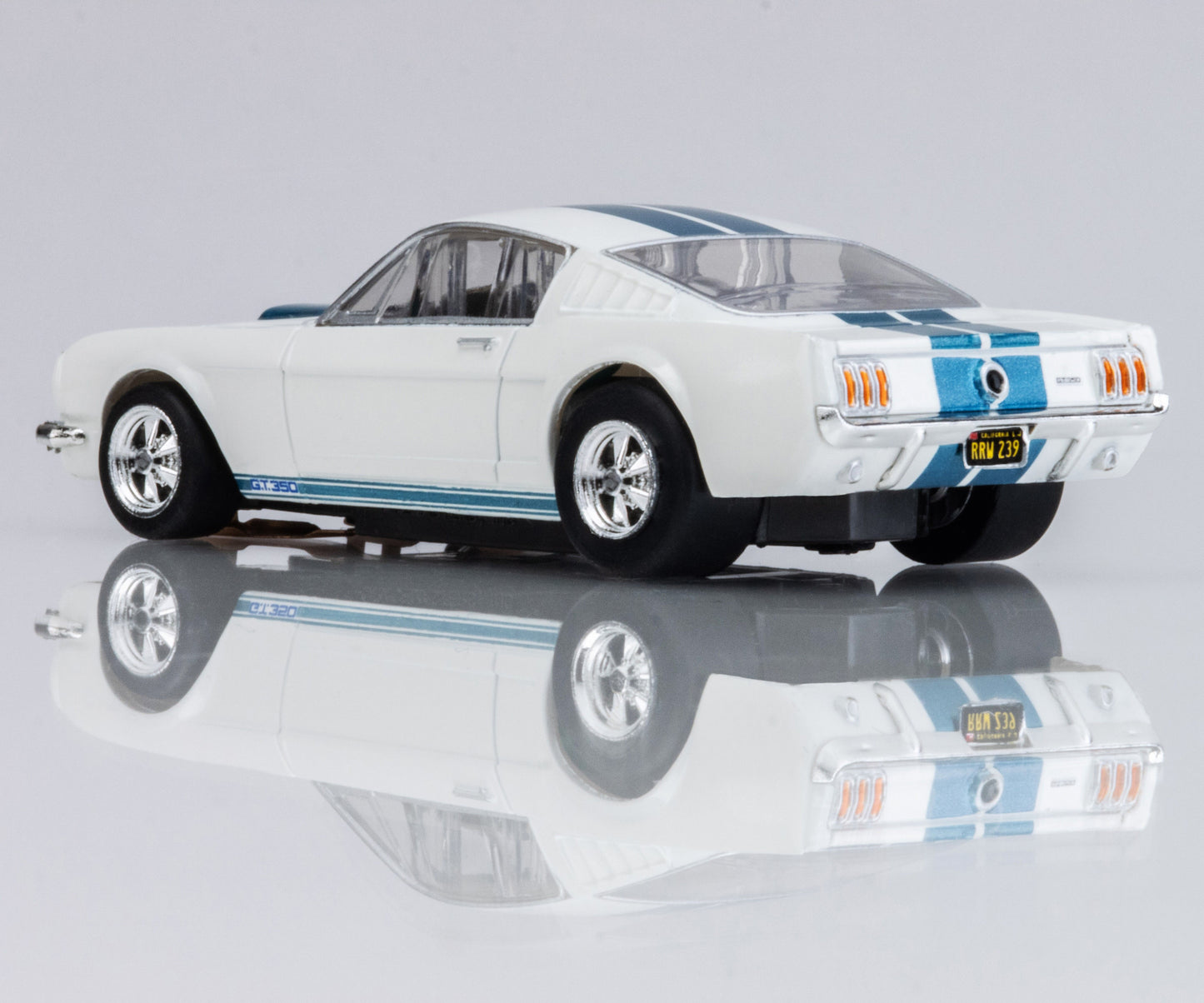 1965 Shelby Mustang GT350 White/Blue HO Slot Car Set